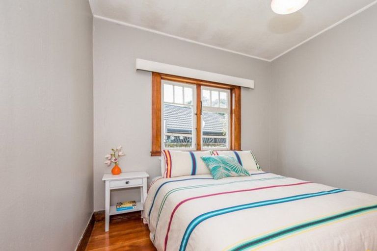 Photo of property in 1-2/6a Pohutukawa Street, Woburn, Lower Hutt, 5010