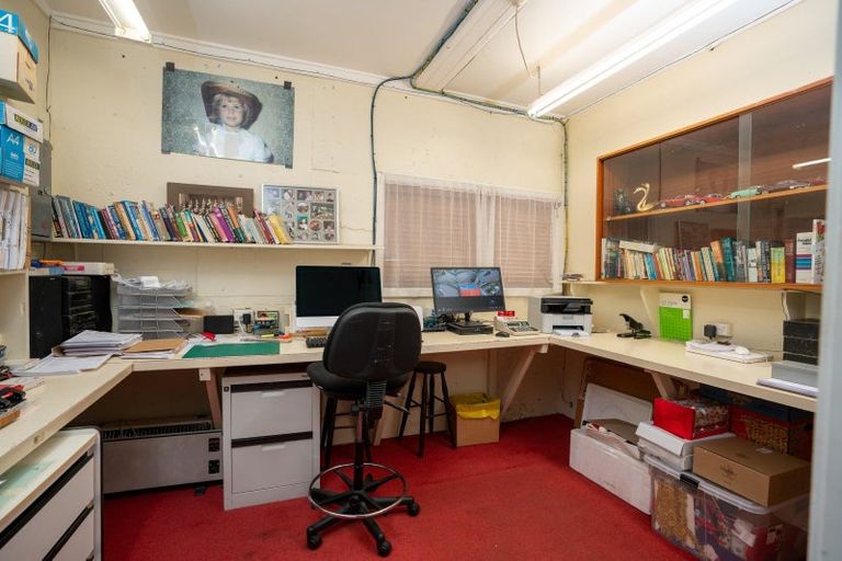 Photo of property in 14 Cavendish Square, Strathmore Park, Wellington, 6022