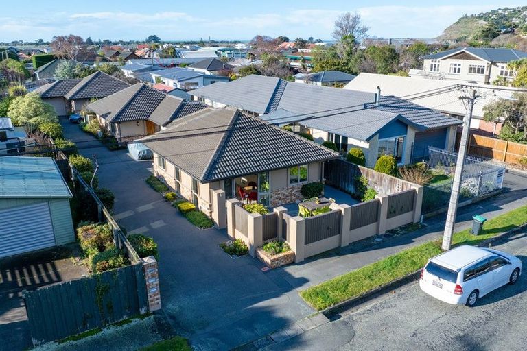 Photo of property in 21 Taupata Street, Redcliffs, Christchurch, 8081