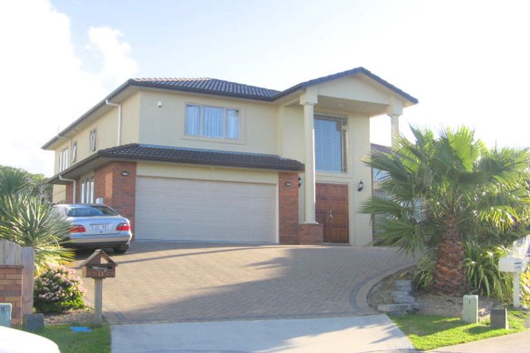 Photo of property in 11 Ballyroney Place, East Tamaki, Auckland, 2013