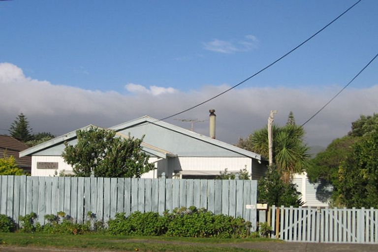 Photo of property in 70 Tutere Street, Waikanae Beach, Waikanae, 5036