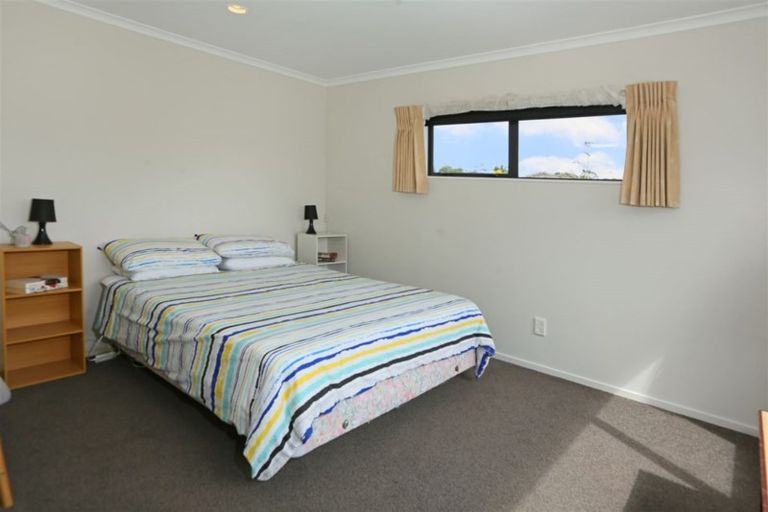 Photo of property in 17 Reybert Place, Massey, Auckland, 0614