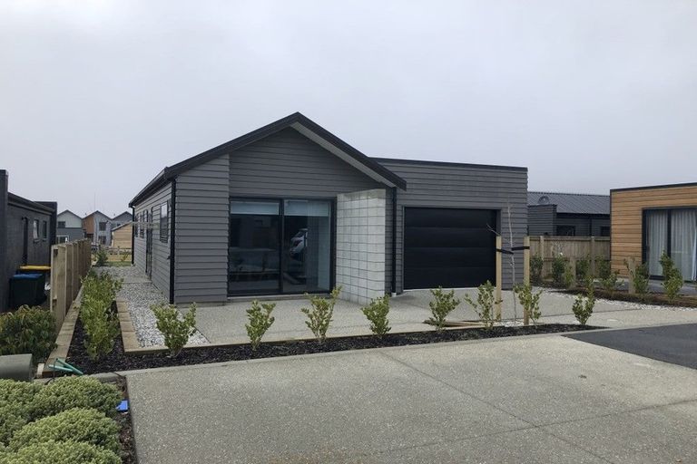 Photo of property in 4 Matakanui Lane, Wanaka, 9305