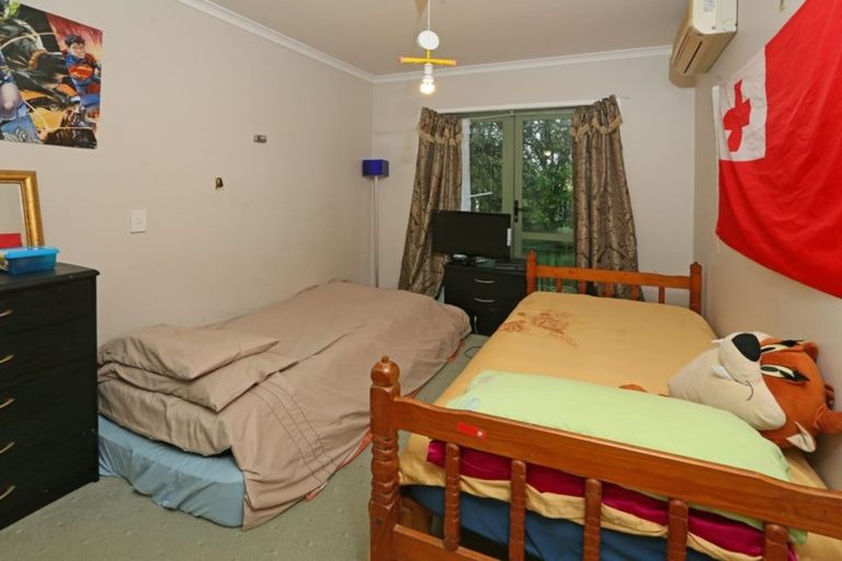 Photo of property in 28a Felgrove Street, Glendene, Auckland, 0602