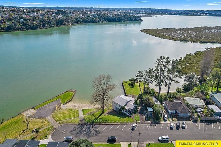 Photo of property in 742b Te Atatu Road, Te Atatu Peninsula, Auckland, 0610