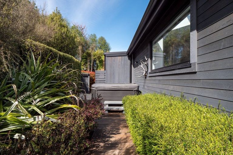 Photo of property in 27 Pendeen Crescent, Jacks Point, Queenstown, 9371