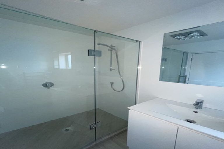 Photo of property in 2a Cockayne Crescent, Sunnynook, Auckland, 0620