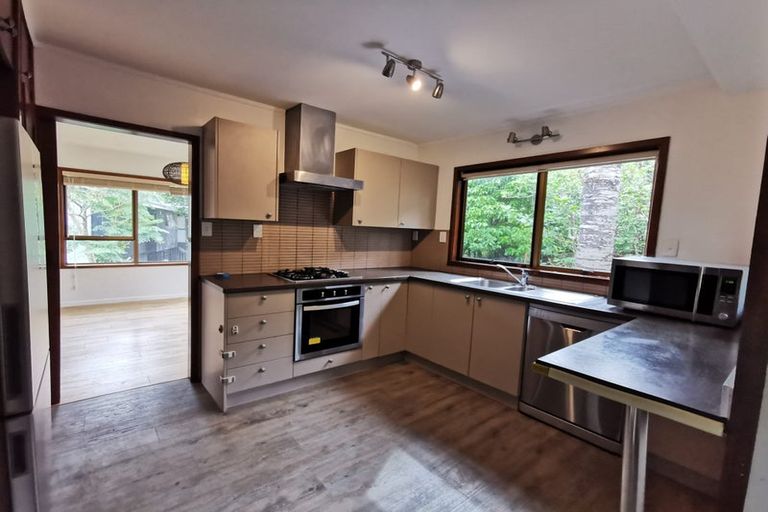 Photo of property in 23 Heaton Grove, Chatswood, Auckland, 0626