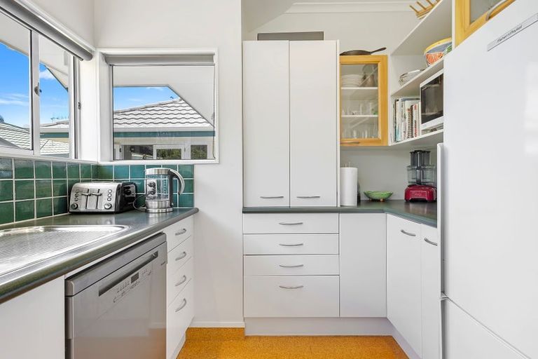 Photo of property in 9 Gresham Place, Taradale, Napier, 4112