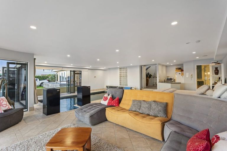 Photo of property in 14 The Parade, Bucklands Beach, Auckland, 2012