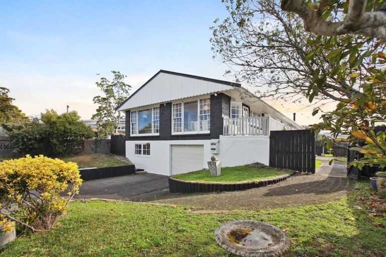 Photo of property in 32 Glenmore Road, Sunnyhills, Auckland, 2010