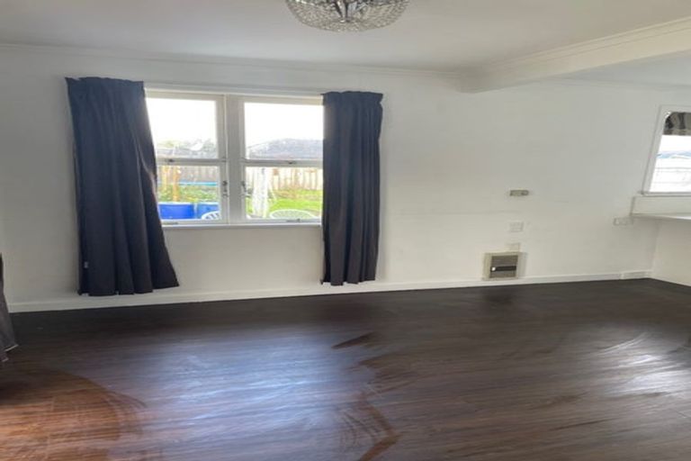 Photo of property in 10 Stephen Avenue, Henderson, Auckland, 0610