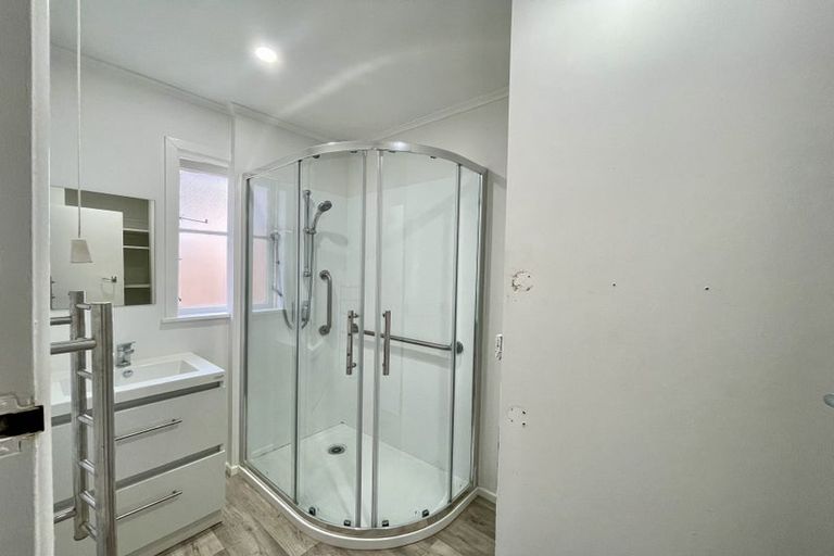 Photo of property in 3 Lavelle Road, Henderson, Auckland, 0612