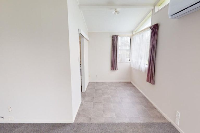 Photo of property in 16 Motuoapa Place, Kelvin Grove, Palmerston North, 4414