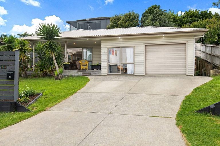 Photo of property in 14 Evelyn Road, Cockle Bay, Auckland, 2014