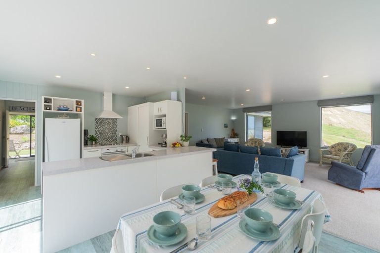 Photo of property in 904 Te Oka Bay Road, Te Oka, Little River, 7591