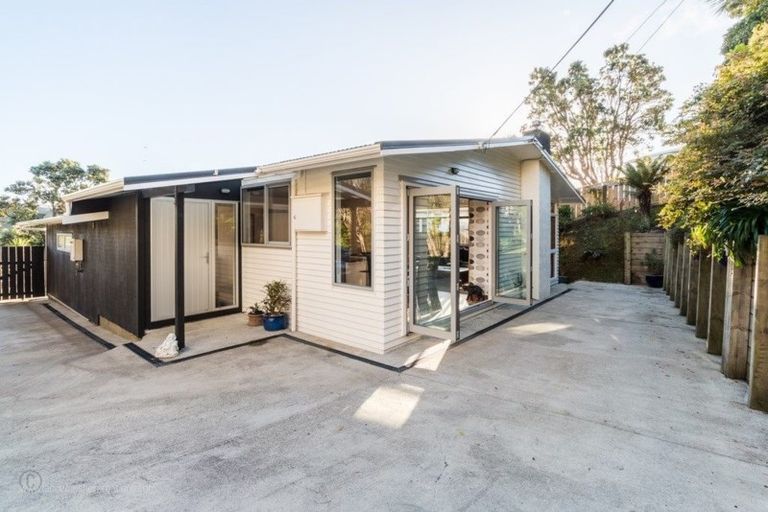 Photo of property in 52 Black Rock Road, Newlands, Wellington, 6037