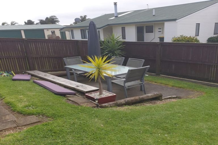 Photo of property in 70 Sandspit Road, Waiuku, 2123