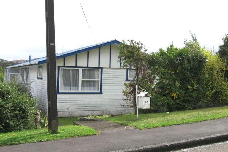 Photo of property in 27 Lynda Avenue, Paparangi, Wellington, 6037