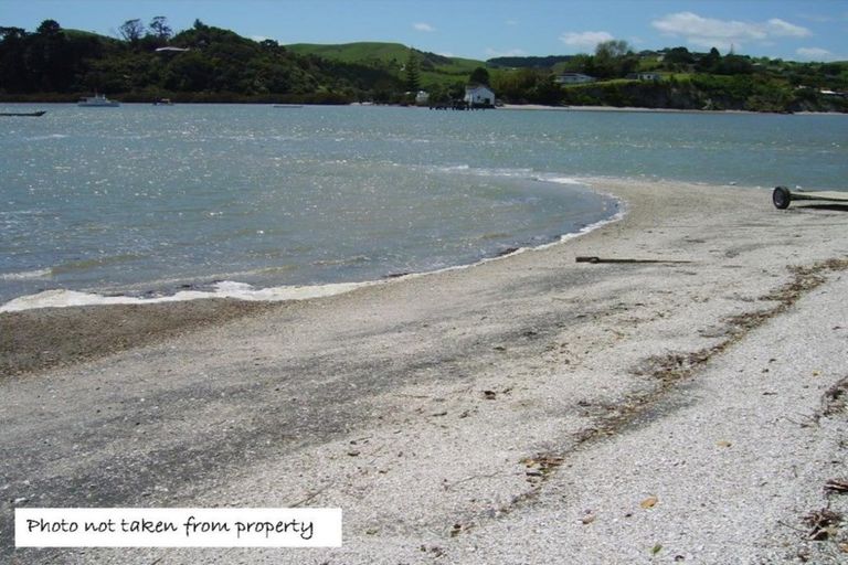 Photo of property in 4 Heaths Way, Pahi, Paparoa, 0571