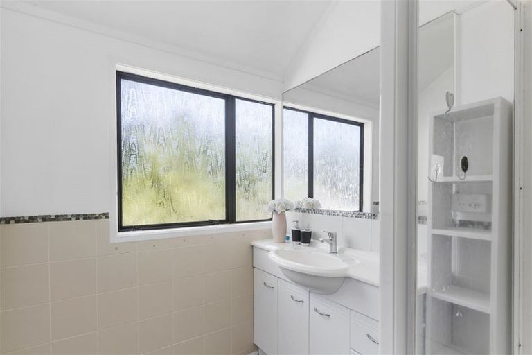 Photo of property in 50 Robbies Road, Shelly Park, Auckland, 2014