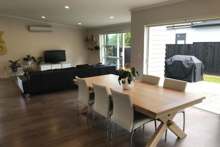 Photo of property in 21 Westerley Place, Long Bay, Auckland, 0630