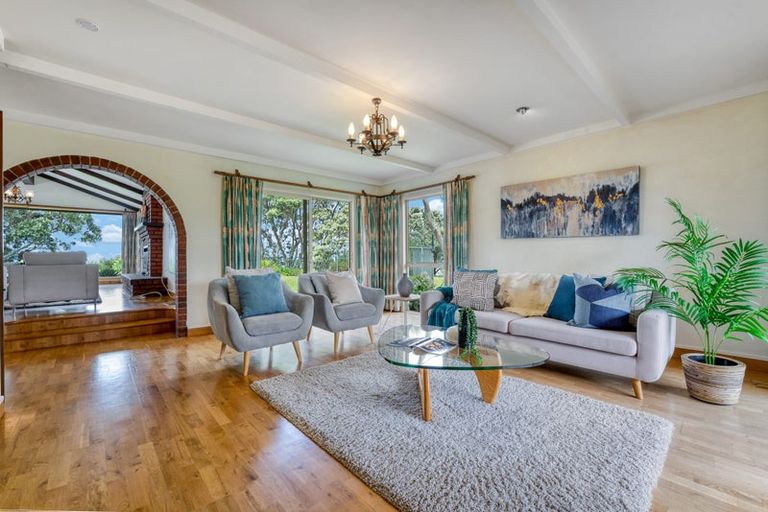 Photo of property in 913 Beach Road, Waiake, Auckland, 0630