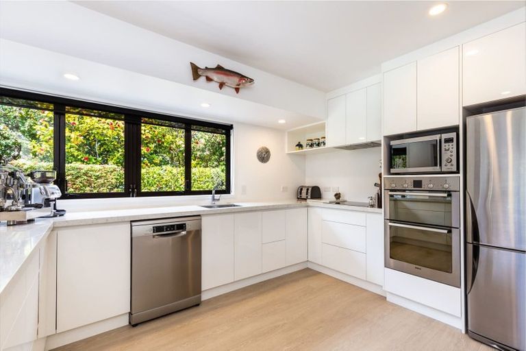 Photo of property in 15 Oregon Drive, Rainbow Point, Taupo, 3330