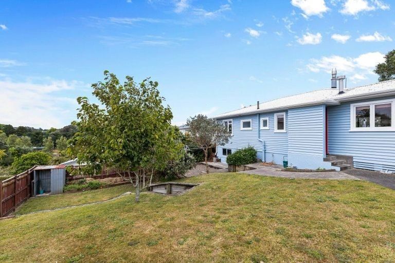 Photo of property in 13 York Crescent, Westown, New Plymouth, 4310
