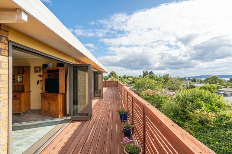 Photo of property in 19 Ingle Avenue, Waipahihi, Taupo, 3330