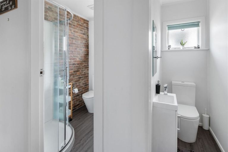 Photo of property in 12 Catherine Crescent, Paparangi, Wellington, 6037