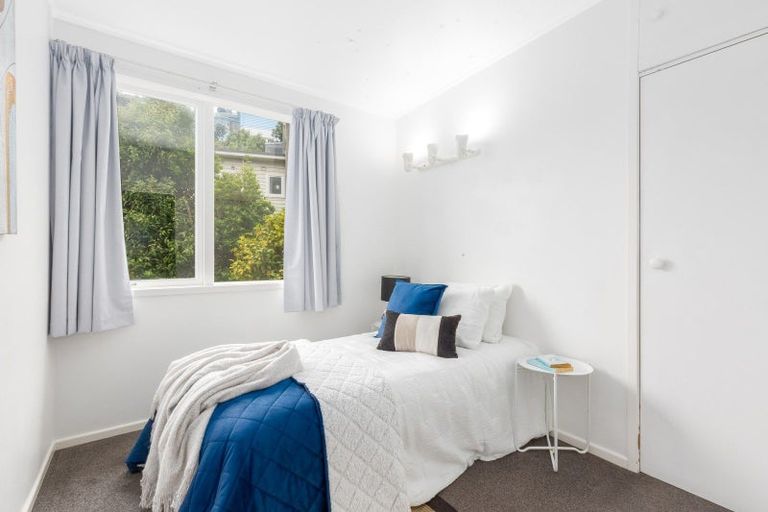 Photo of property in 142 The Ridgeway, Mornington, Wellington, 6021