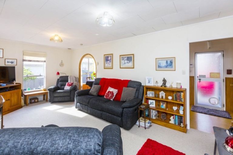 Photo of property in 11 Beryl Grove, Birchville, Upper Hutt, 5018