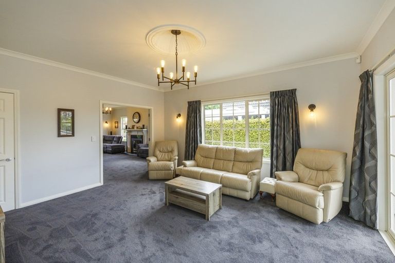 Photo of property in 11 The Oaks, Awapuni, Palmerston North, 4412