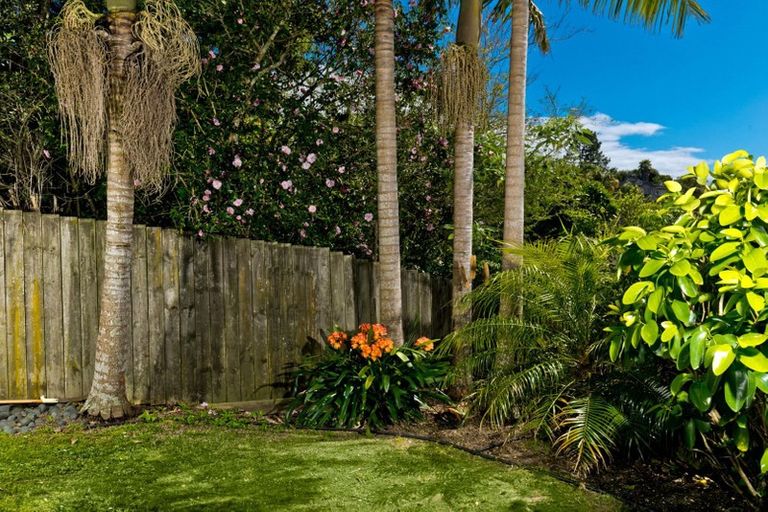 Photo of property in 2/17 Sartors Avenue, Northcross, Auckland, 0630