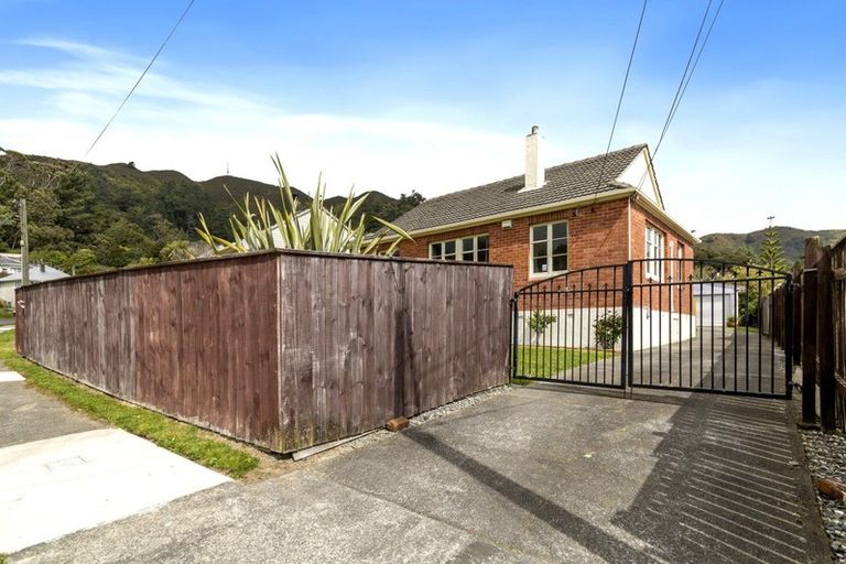 Photo of property in 16 Cleland Crescent, Naenae, Lower Hutt, 5011