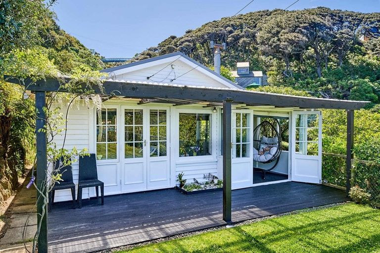 Photo of property in 121 Marine Drive, Sorrento Bay, Lower Hutt, 5013