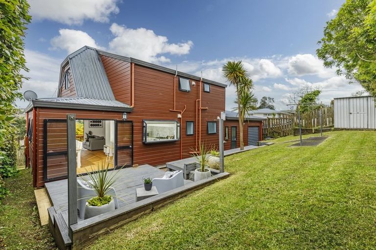 Photo of property in 2/56 Glencoe Road, Browns Bay, Auckland, 0630