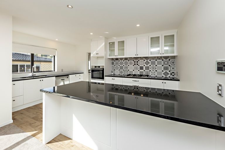 Photo of property in 40 Dawood Place, The Gardens, Auckland, 2105