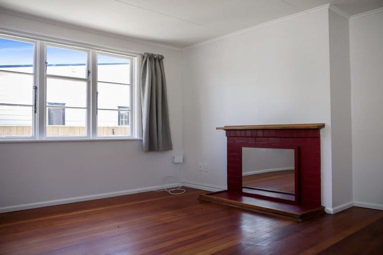 Photo of property in 13-15 Gillespie Street, Taita, Lower Hutt, 5011