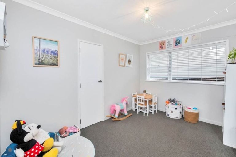 Photo of property in 4 Brunner Road, Glen Eden, Auckland, 0602