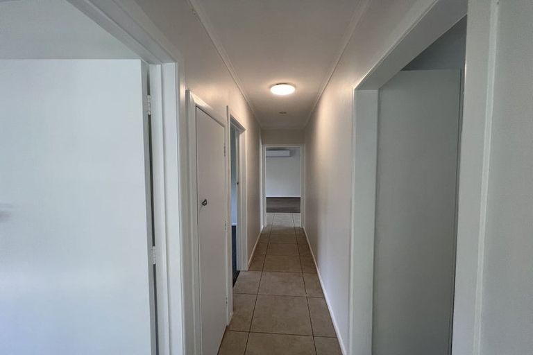 Photo of property in 31 Creamer Avenue, Belmont, Auckland, 0622