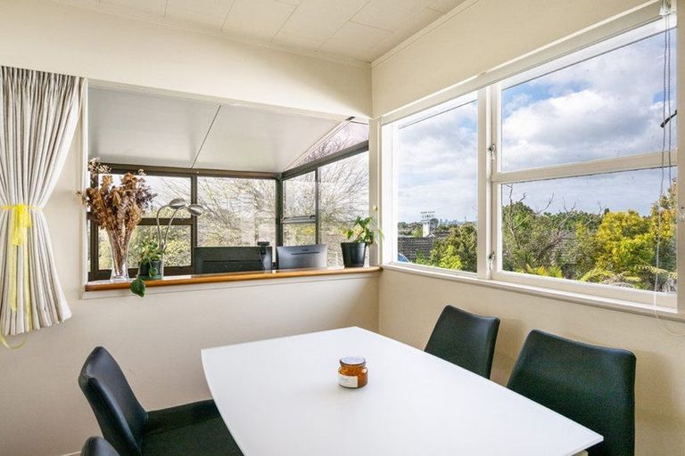 Photo of property in 7 Mowbray Place, Sunnynook, Auckland, 0620