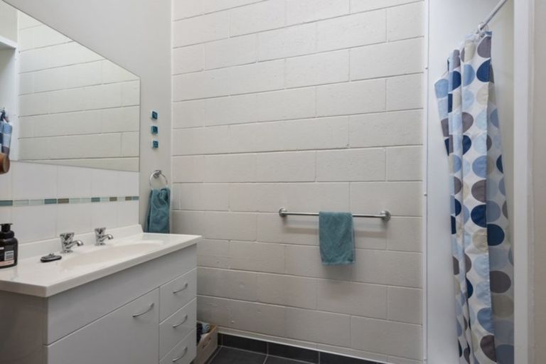 Photo of property in 17a Castle Crescent, Stokes Valley, Lower Hutt, 5019