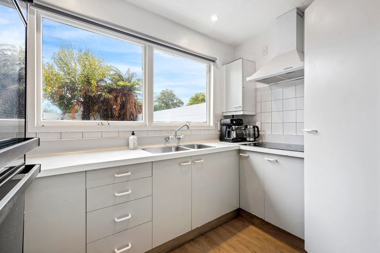 Photo of property in 91 Memorial Avenue, Ilam, Christchurch, 8053