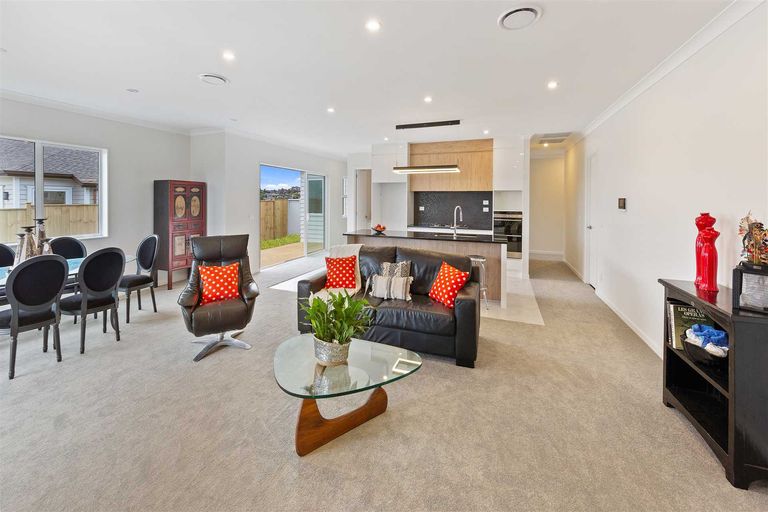 Photo of property in 53 Sunset Road, Totara Vale, Auckland, 0632