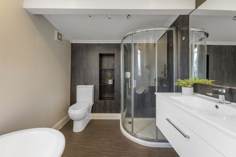 Photo of property in 25 Oxford Street, Fairfield, Hamilton, 3214