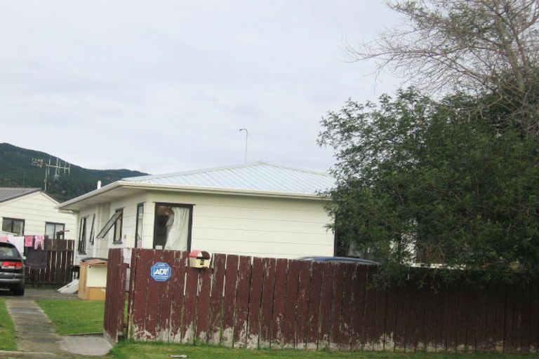 Photo of property in 8a Spackman Crescent, Paraparaumu, 5032