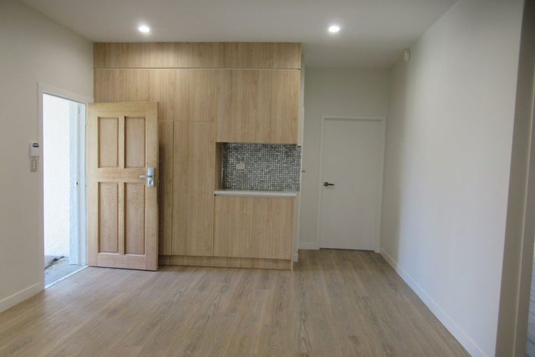 Photo of property in 2 Nikau Street, New Lynn, Auckland, 0600