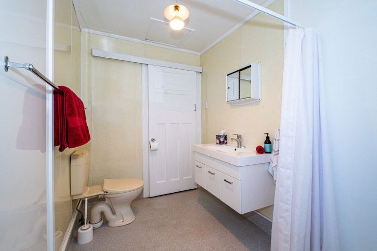 Photo of property in 99 Templer Street, Geraldine, 7992